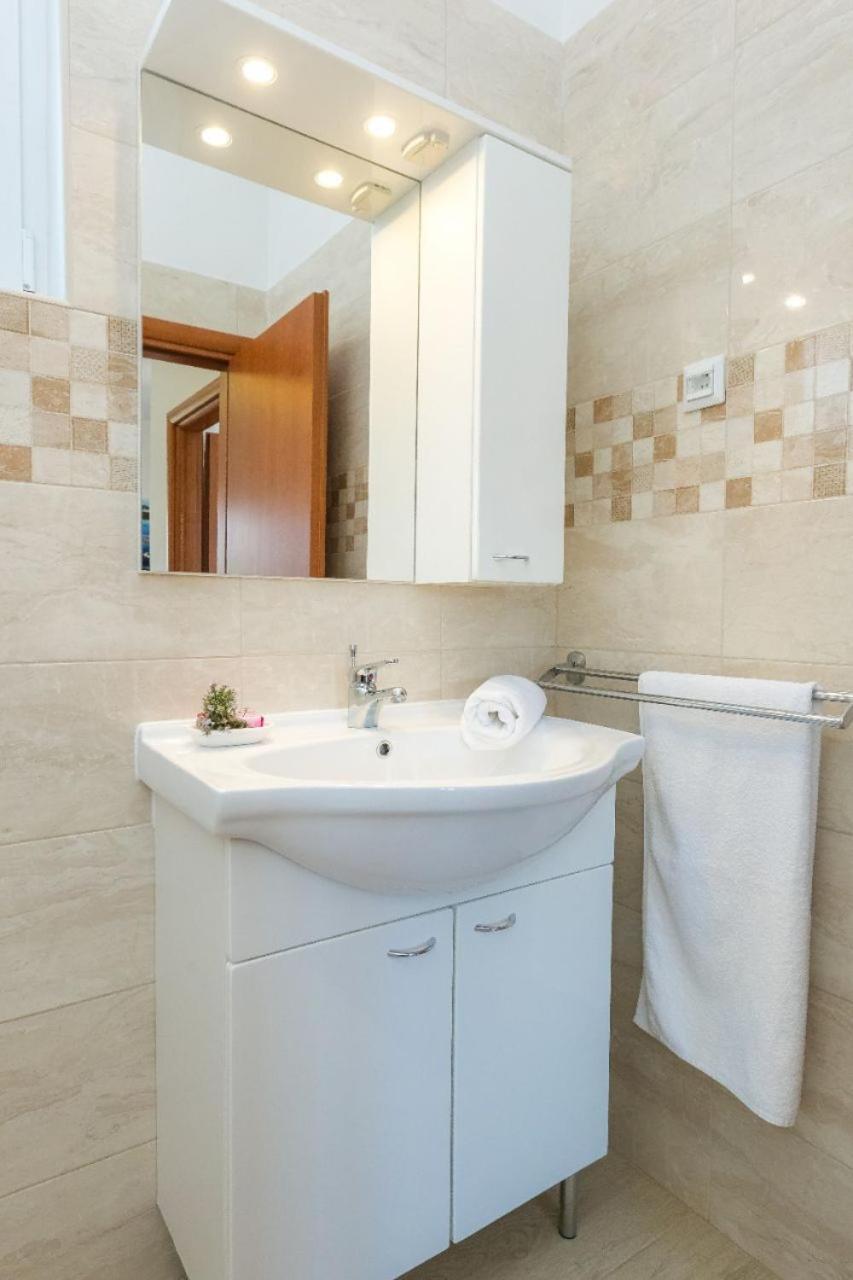 Apartments Zvone1 Велі-Рат Екстер'єр фото