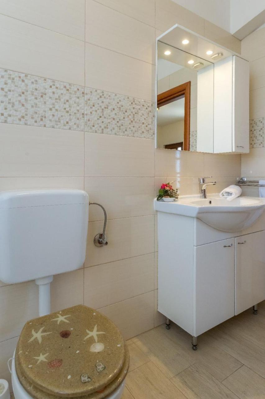 Apartments Zvone1 Велі-Рат Екстер'єр фото